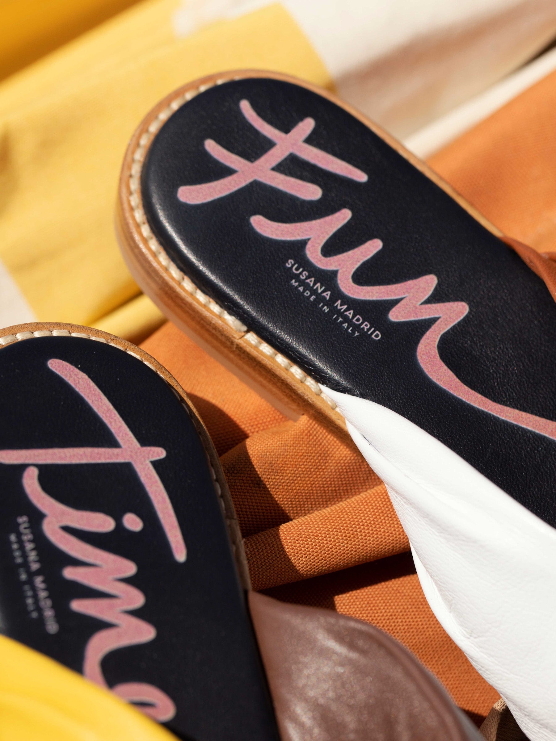 The Explorer Flip Flop x Alma Rosa - Fun Times detail