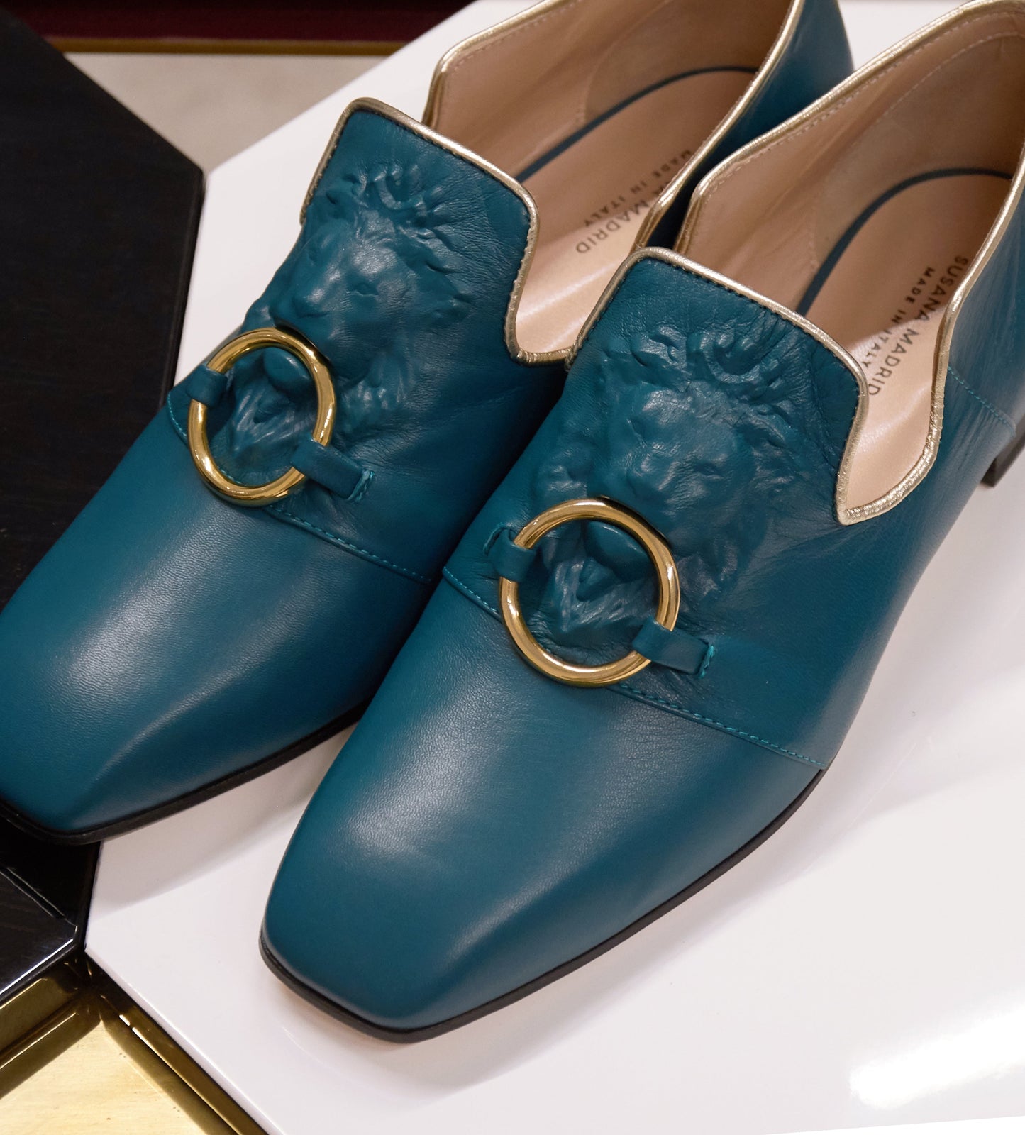 Iris Leone Flat In Cerulean Blue Green