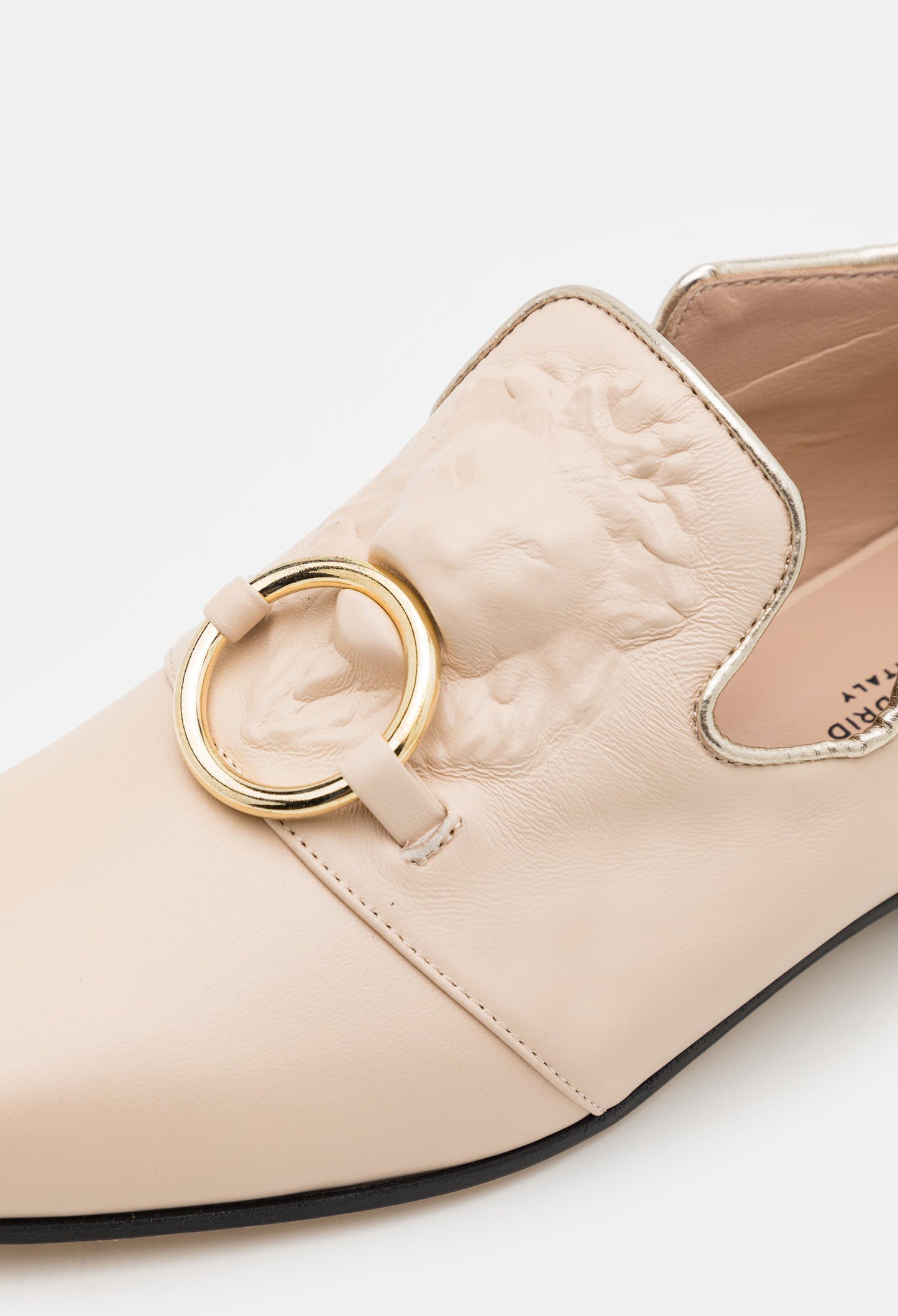 Iris Leone Flat In Cream